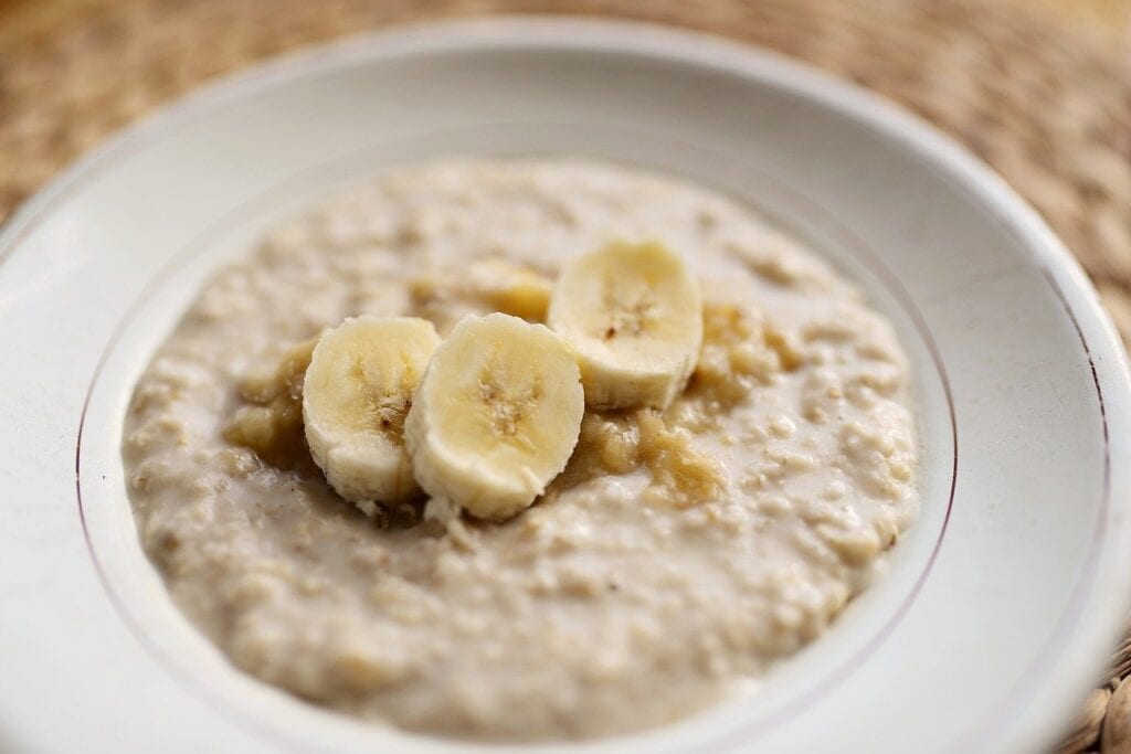 El conocido como porridge de avena también es una buena opción de desayuno