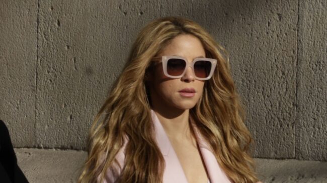 Shakira anuncia nuevo disco en el que también habla de desamor: sus dardos a Piqué