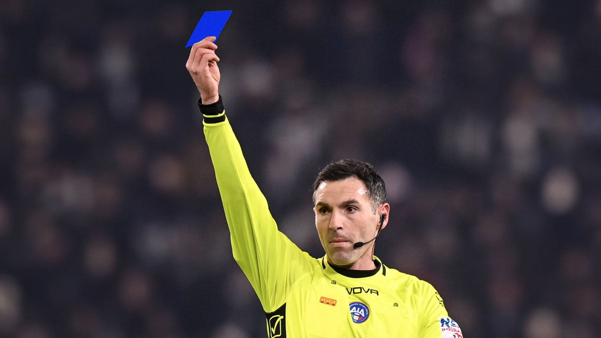 La ‘tarjeta azul’, la nueva amonestación que revolucionará el mundo del fútbol