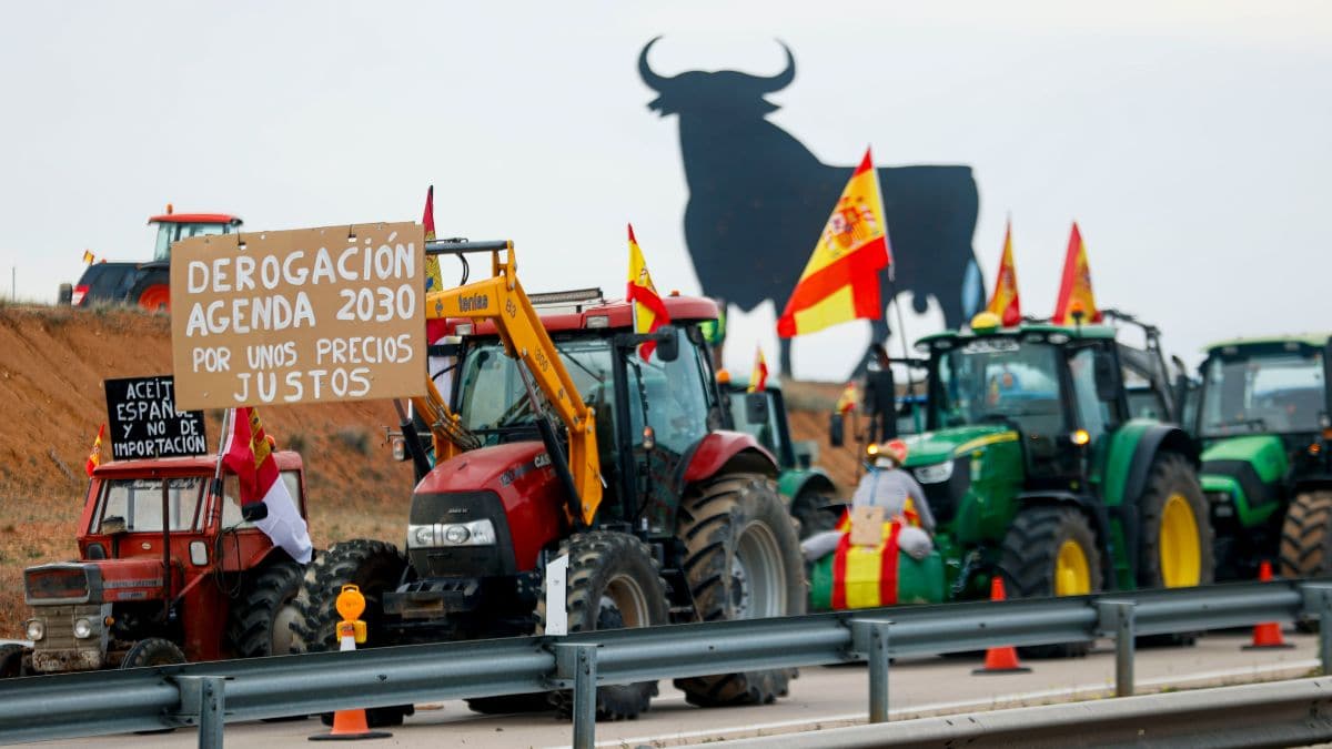 Los súper aumentan su ‘stock’ para evitar el desabastecimiento por las protestas agrarias