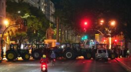 Los agricultores mantienen sus protestas a lo largo de la noche en Málaga y Cataluña