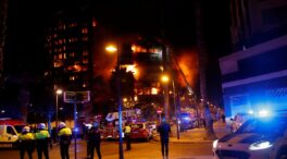 Un incendio devora un edificio en Valencia y deja al menos cuatro muertos y 14 heridos