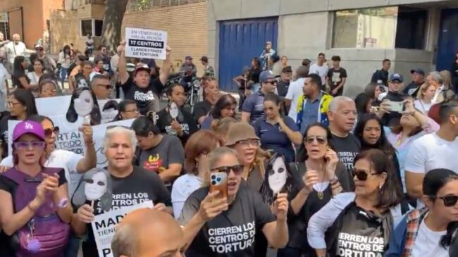 Se concentran frente a la Embajada española en Caracas por la libertad de Rocío San Miguel