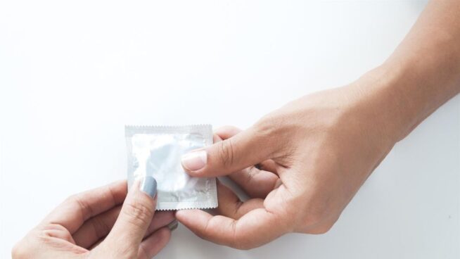 Sanidad quiere hacer gratuitos los condones para los jóvenes para frenar las ITS