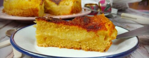 Este es el postre navarro que se cocina en una paellera y cuenta con su propia cofradía