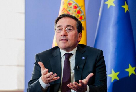 Albares vuelve a solicitar a la Eurocámara poder usar el catalán, euskera y gallego en los plenos