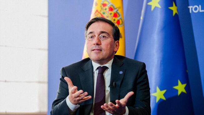 Albares vuelve a solicitar a la Eurocámara poder usar el catalán, euskera y gallego en los plenos