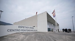El Gobierno Vasco autoriza a una pareja de presos etarras dormir juntos en una celda