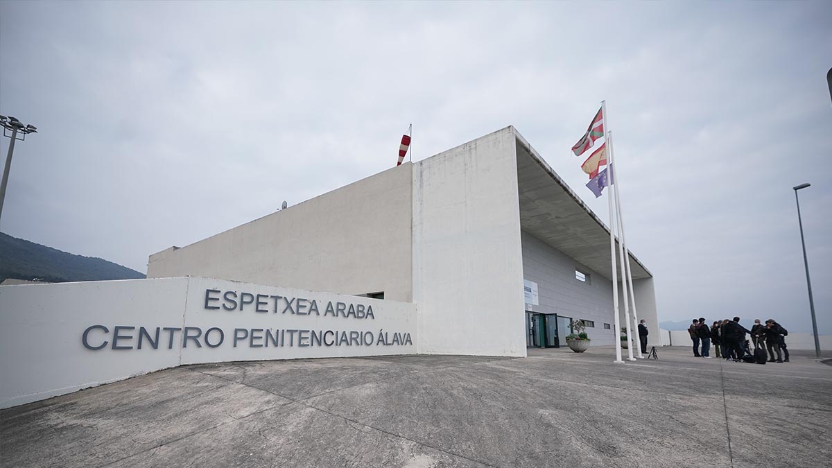 El Gobierno Vasco autoriza a una pareja de presos etarras dormir juntos en una celda