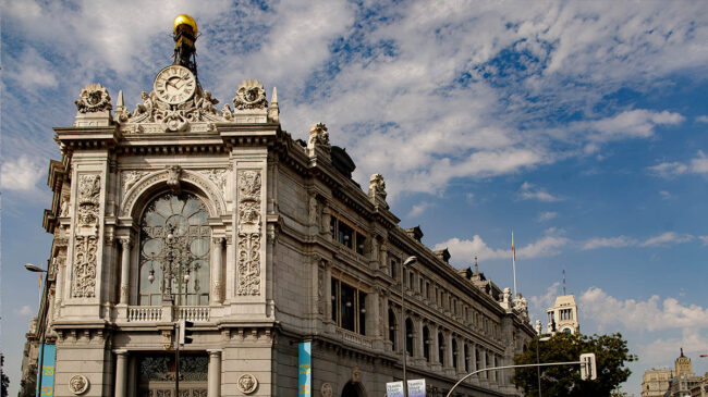 El Banco de España elevará las exigencias de capital de la banca por si vienen curvas