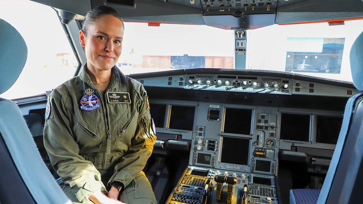 Defensa concede a la piloto Lourdes Losa su premio anual ‘Mujer en las Fuerzas Armadas’