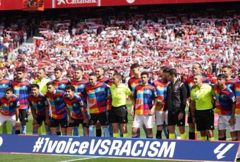 Los equipos se unieron en una campaña contra el racismo en la pasada jornada de liga
