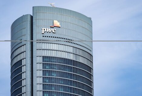 La sombra judicial de PwC irrumpe en el contrato del siglo del Banco Santander