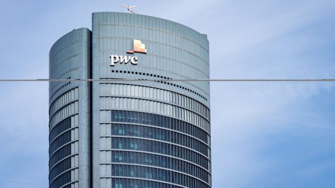 La sombra judicial de PwC irrumpe en el contrato del siglo del Banco Santander