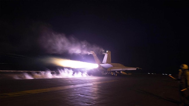 EEUU bombardea cuatro misiles antibuque y un dron de los hutíes en Yemen
