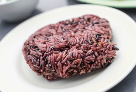 Arroz rojo: qué es y qué beneficios tiene respecto al arroz blanco tradicional