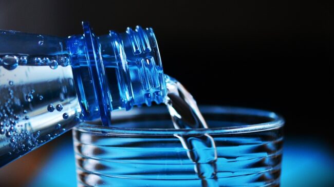 Estos son los efectos en los riñones de beber dos litros de agua al día