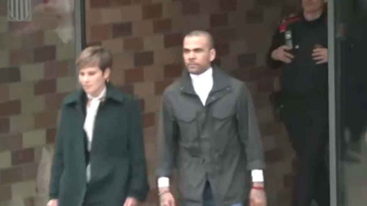 Alves deposita la fianza y sale en libertad tras ser condenado por agresión sexual