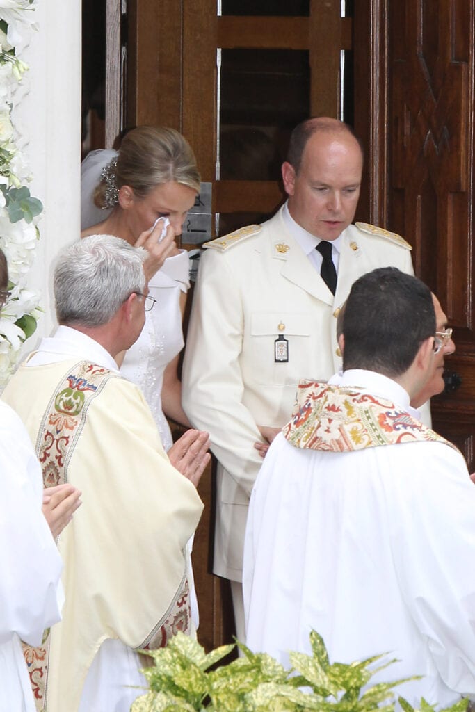 Charlene de Mónaco llora en su boda.
