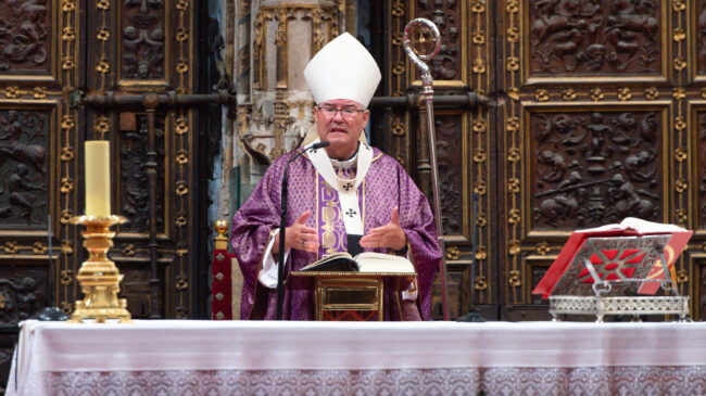 El arzobispo de Toledo confirma que pagan a un cura condenado por abusos a una menor