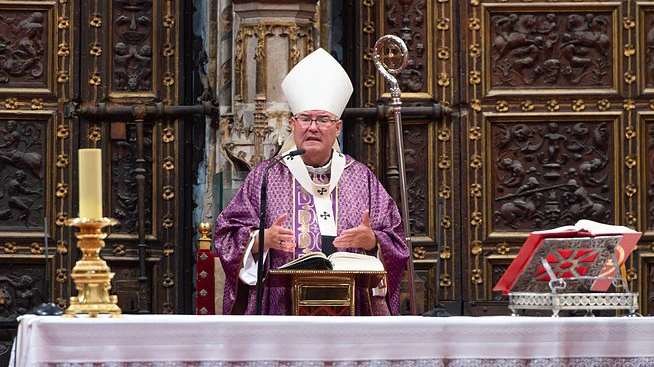 El arzobispo de Toledo confirma que pagan a un cura condenado por abusos a una menor