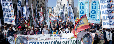 Miles de policías salen a la calle para pedir una jubilación similar a la de Mossos y Ertzaintza