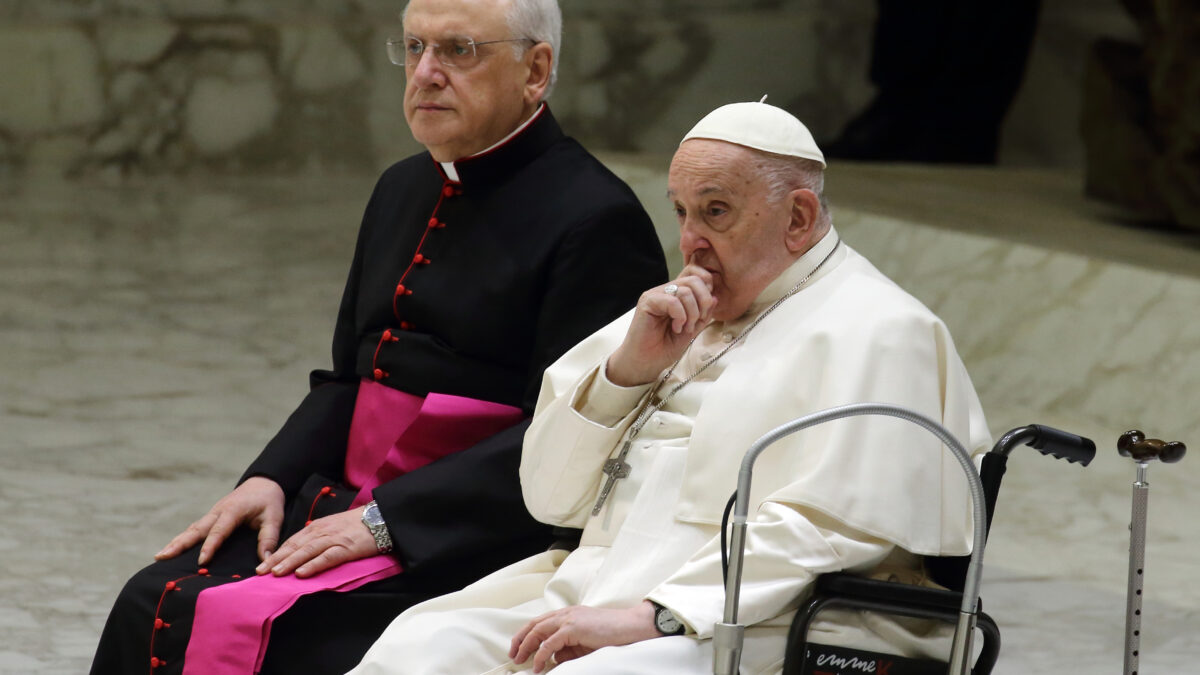 El papa Francisco dice que le dan «lástima» los curas españoles que rezan por su muerte