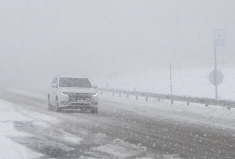 Cortes en las carreteras entre Segovia y Madrid, en Ávila y en Salamanca por las nevadas