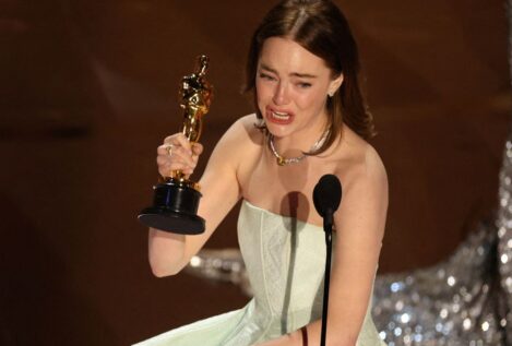 El incidente de Emma Stone con su vestido en la gala de los Oscar (donde fue premiada)