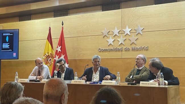 Un grupo de intelectuales se une contra la deriva del PSOE: «Legitima el nacionalismo»