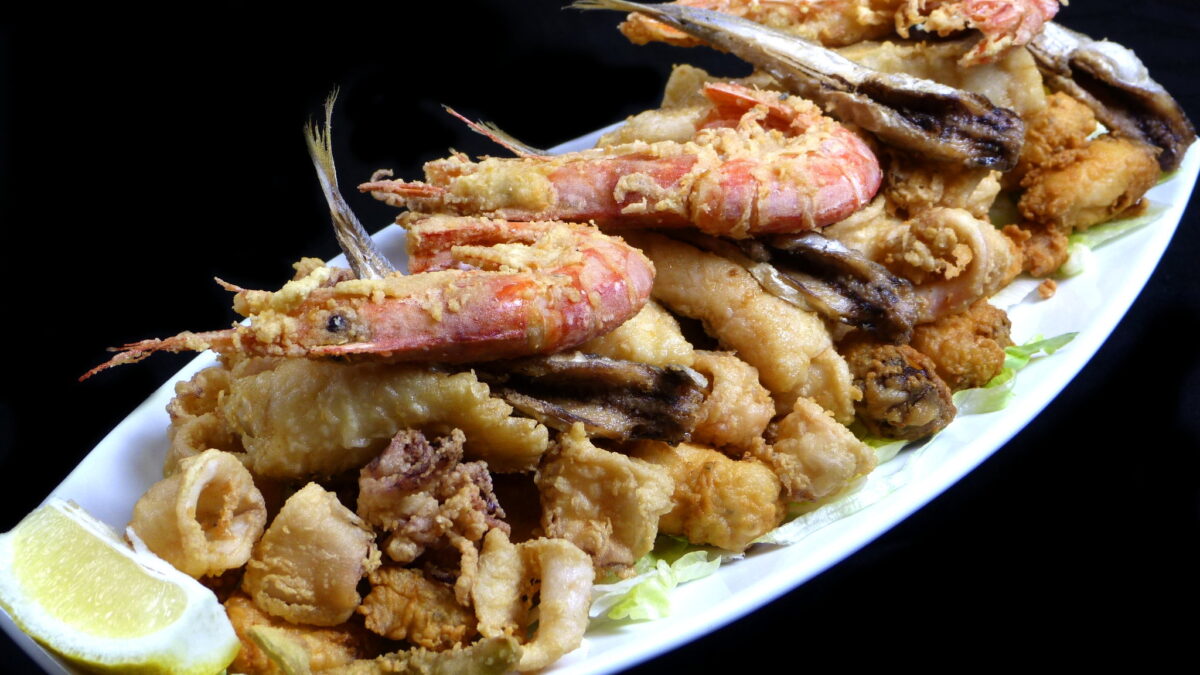Estos son los mejores restaurantes para disfrutar del pescaíto frito en Andalucía