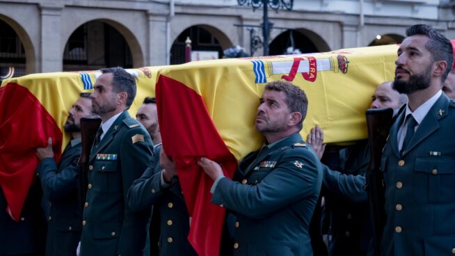 Logroño homenajea a los dos guardias civiles fallecidos al ser arrollados en Sevilla
