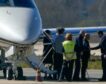 El rey Juan Carlos llega a Vitoria en un avión privado