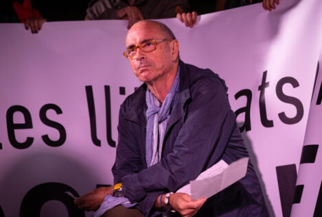 El cantante Lluís Llach se postula para dirigir la ANC tras alejarse de Puigdemont