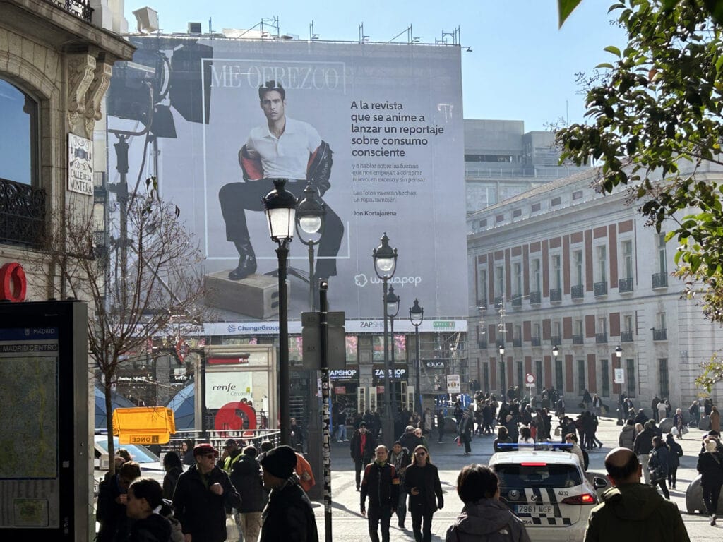 Publicidad de la campaña en la madrileña Puerta del Sol. (Fuente: Wallapop)