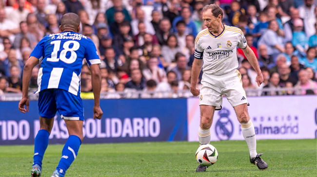 Las leyendas del Real Madrid caen por 0-1 ante las del Oporto en el Corazón Classic Match