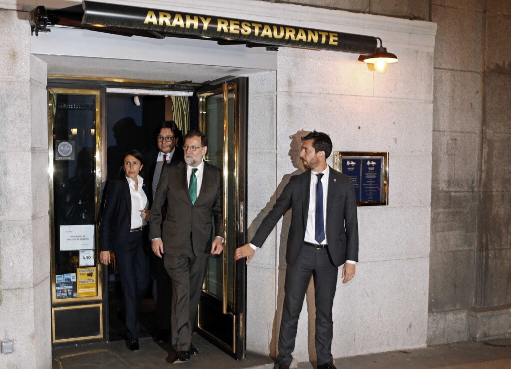 Mariano Rajoy saliendo de Arahy. 