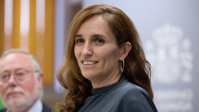 La ministra Mónica García recorta el 60% las campañas de prevención contra el tabaco