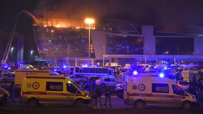 Aumentan a 133 los muertos en el atentado terrorista contra la sala de conciertos de Moscú