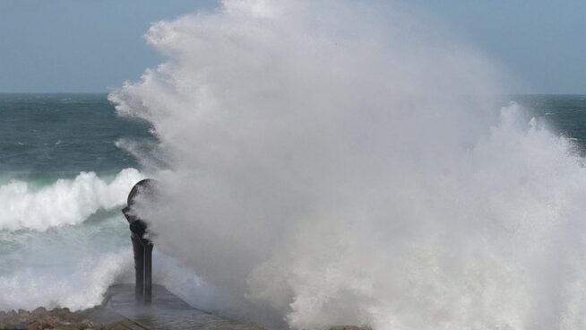 Un total de 13 provincias españolas están en aviso por fenómenos costeros, viento y lluvia