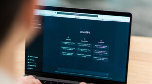 Así es el usuario medio de ChatGPT: un hombre joven con estudios y un nivel de ingresos bajo