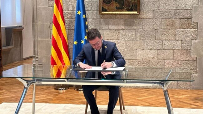 Aragonès firma el decreto de convocatoria para el 12 de mayo tras el adelanto electoral