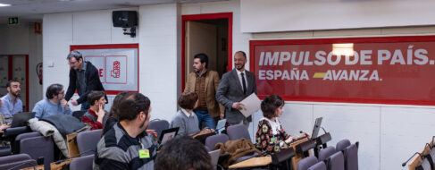 La mitad de los trabajadores de prensa de Ferraz cobran en realidad un salario público