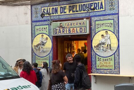 «Me asomo a la ventana, eres la checa de ayer»: una visita a la taberna de Pablo Iglesias