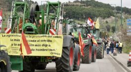 La «tractorada blanca» colapsa el centro de Valladolid