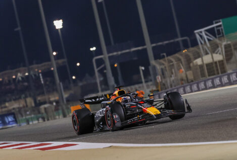 Carlos Sainz sube al pódium de la F1 en la carrera inaugural que ganó Max Verstappen
