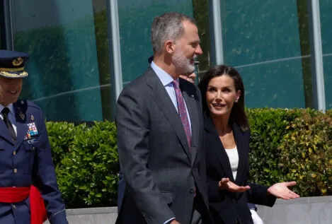 Los reyes de España y Países Bajos visitan el centro tecnológico de la Agencia Espacial