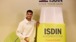 Carlos Alcaraz e ISDIN dan un paso más en su alianza para prevenir el cáncer de piel con un fotoprotector cocreado con el tenista
