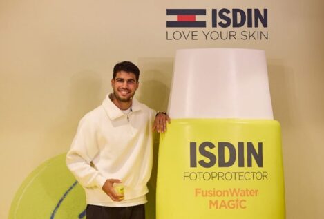 Carlos Alcaraz e ISDIN dan un paso más en su alianza para prevenir el cáncer de piel con un fotoprotector cocreado con el tenista