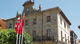 La Justicia obliga a un ayuntamiento de Bildu a colocar la bandera de España y la foto del Rey